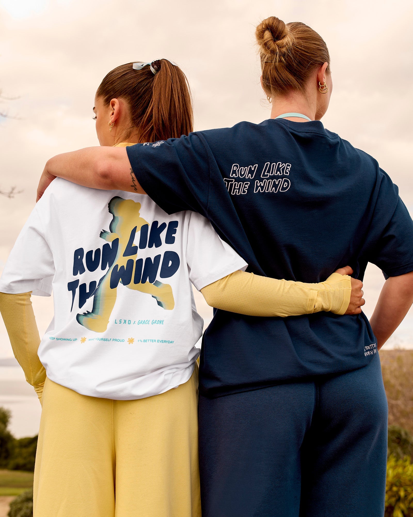 ☆SQUEEZ DESIGN☆ WIND SHIRT UNSLACKS Run Like The Wind FLXCotton Oversized Tee - White-Future Navy