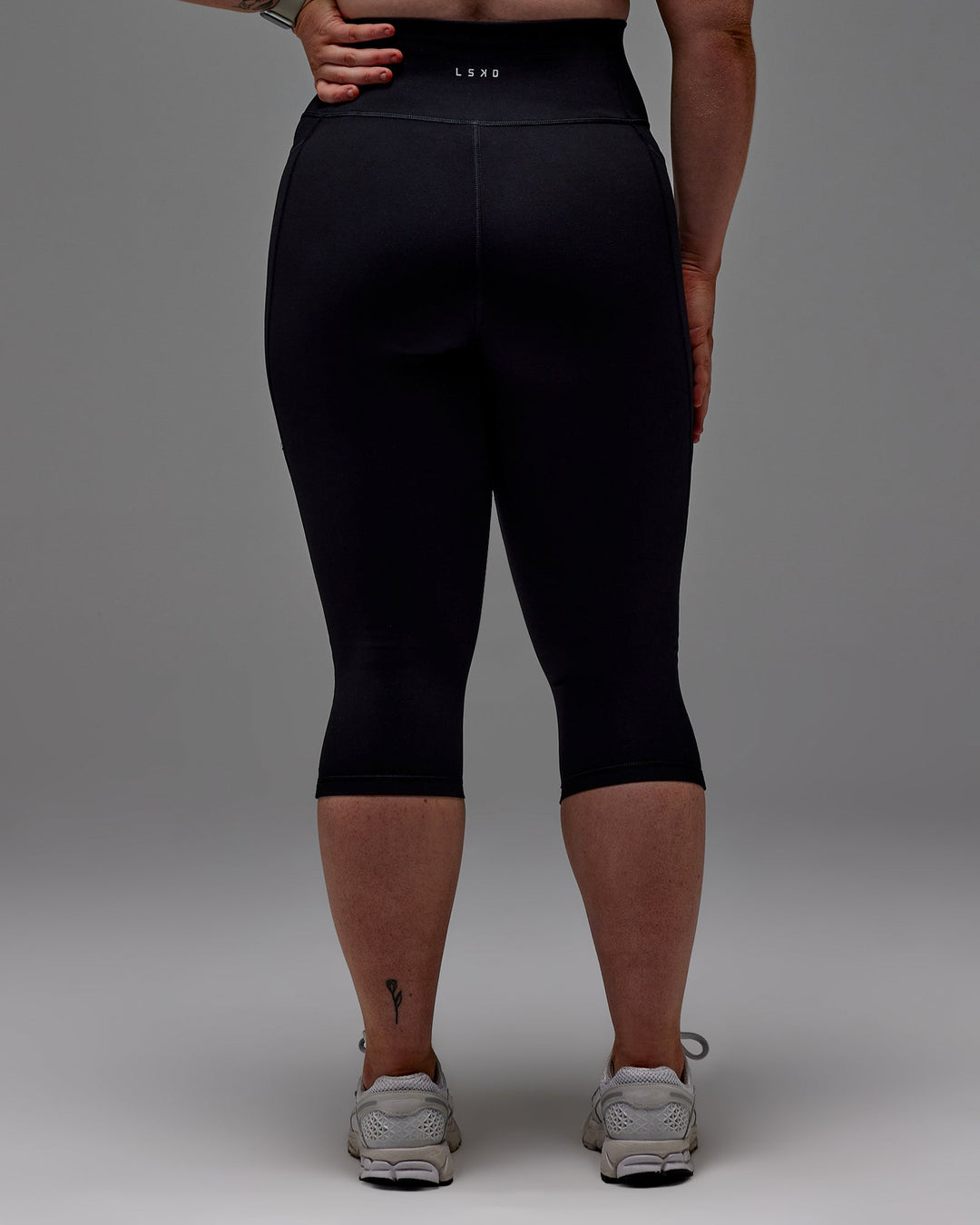 Woman wearing Fusion Ultra High-Rise 3/4 Legging Pockets - Black | Model:Caity | Size:M