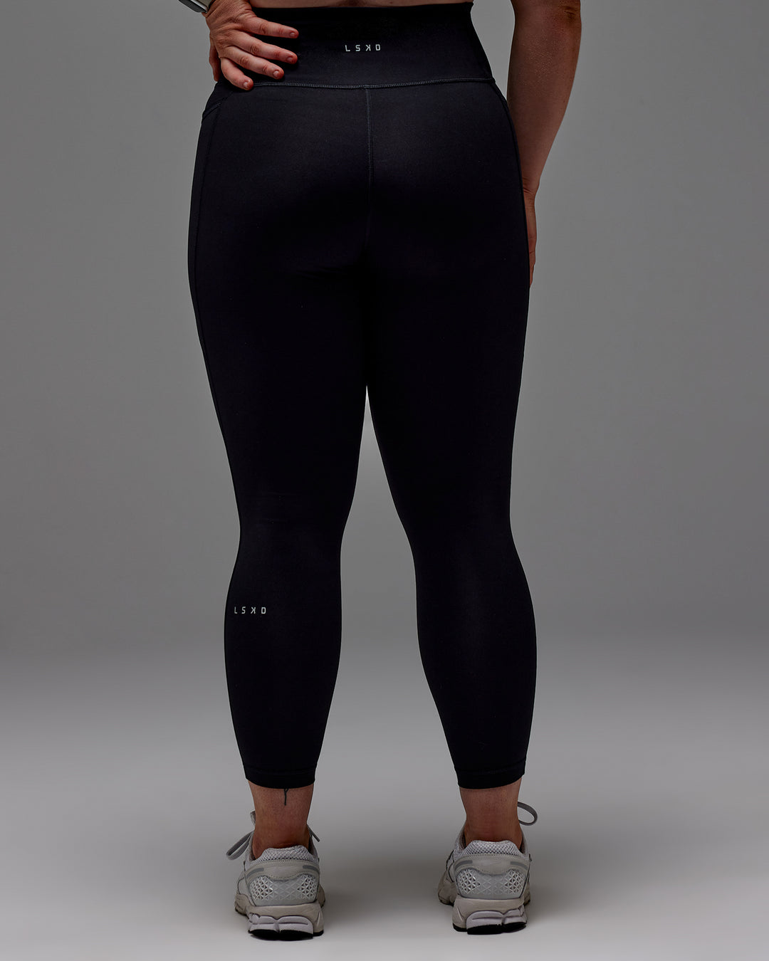 Woman wearing Fusion Ultra High-Rise 7/8 Legging Pockets - Black | Model:Caity | Size:M