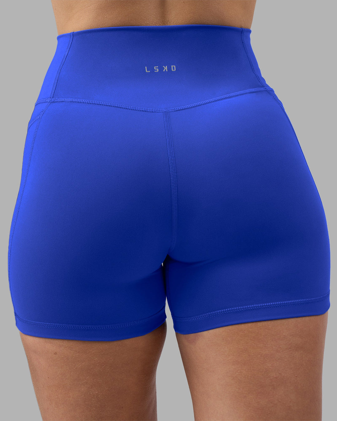 Woman wearing Fusion Ultra High-Rise 4" Short Pockets - Power Cobalt | Model:Amy | Size:M