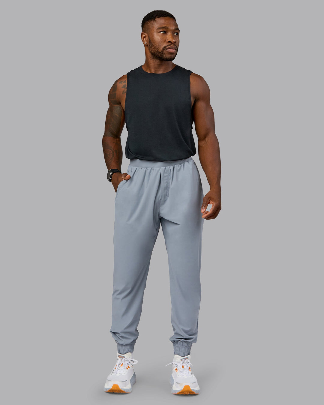 Man wearing Train-Lite FLXMAX Pant - Tradewinds | Model:Sam | Size:L