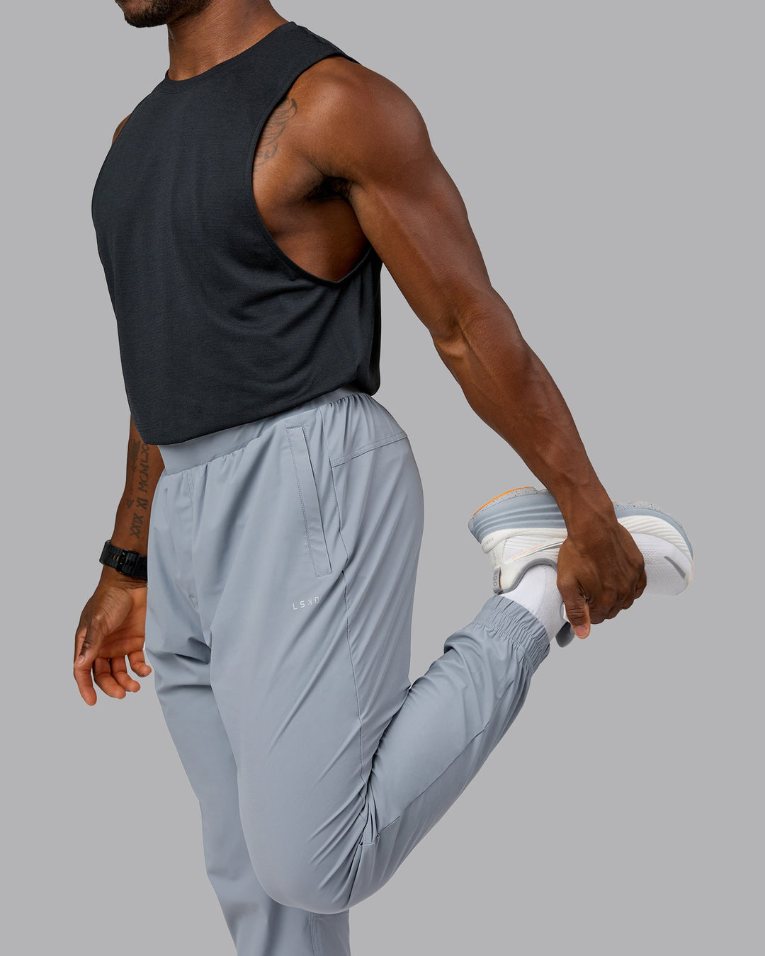 Man wearing Train-Lite FLXMAX Pant - Tradewinds | Model:Sam | Size:L