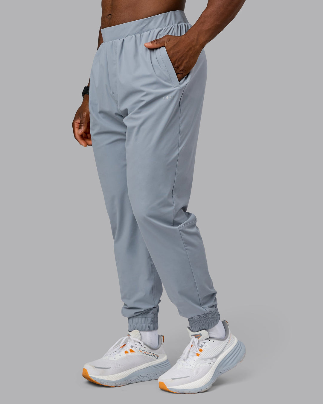 Man wearing Train-Lite FLXMAX Pant - Tradewinds | Model:Sam | Size:L