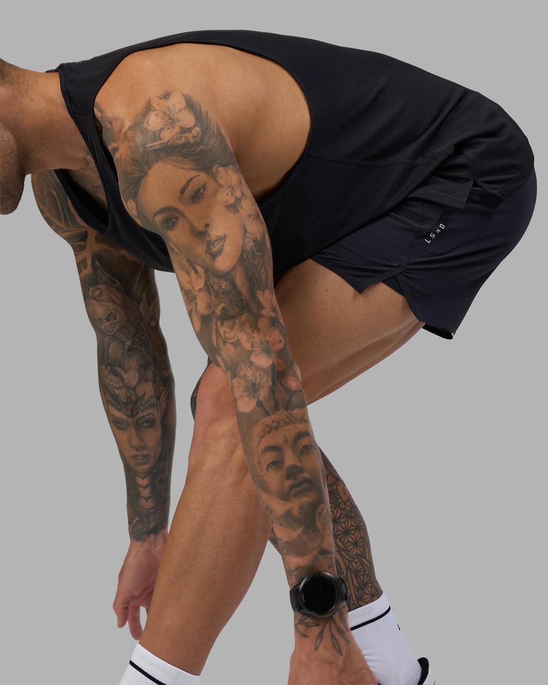 Man wearing Pace Running Tank - Black | Model:Tommy | Size:M