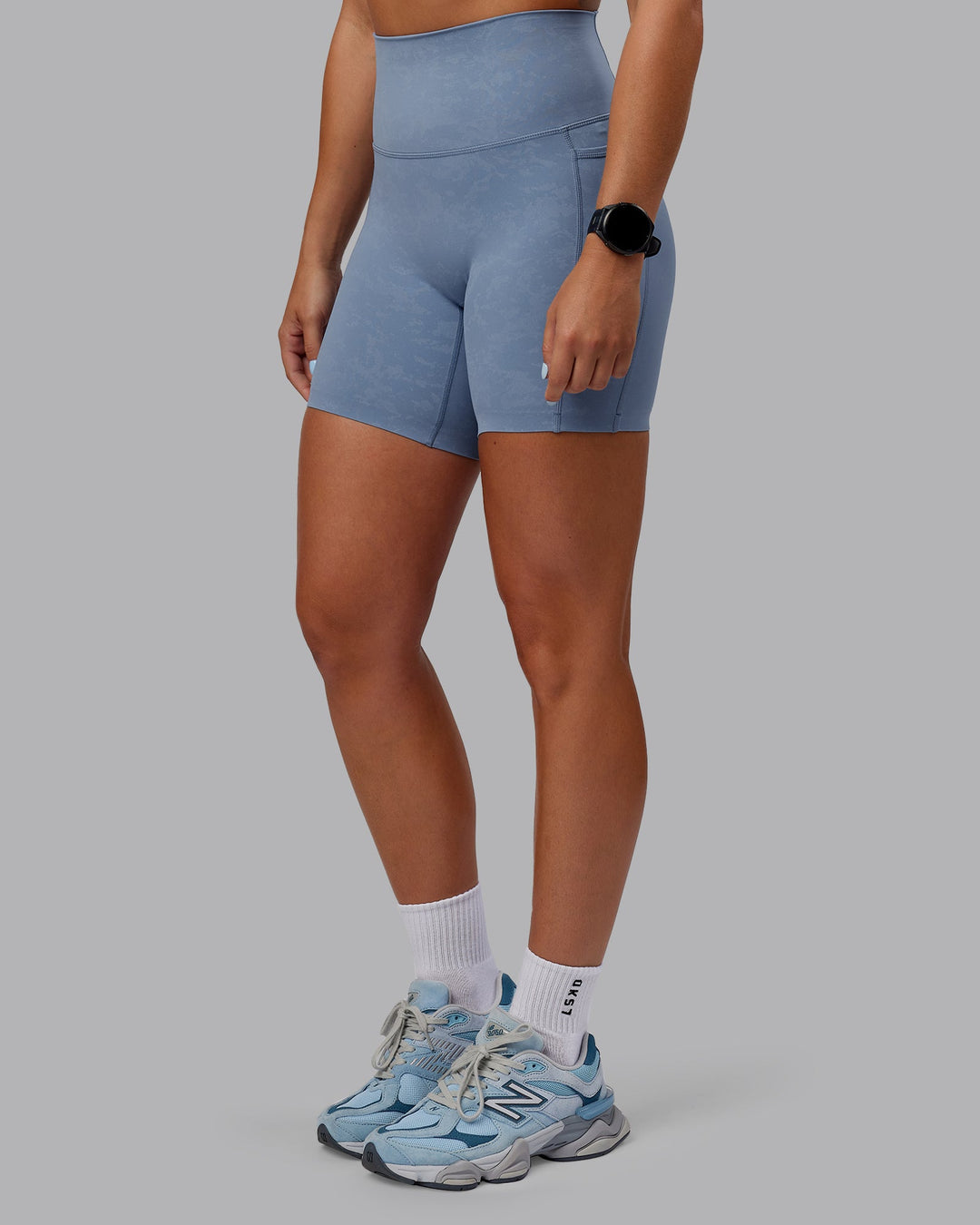 Woman wearing Abs Elixir Ultra High-Rise 6" Short Pockets - Infinity Mirage