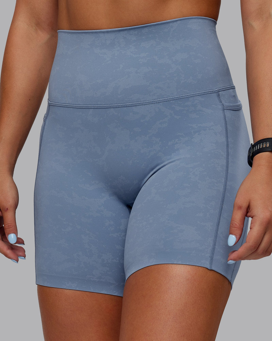 Woman wearing Abs Elixir Ultra High-Rise 6" Short Pockets - Infinity Mirage