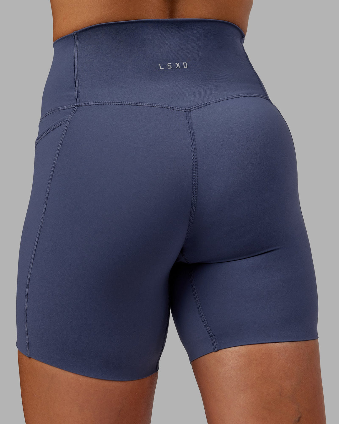 Woman wearing Abs Elixir Ultra High-Rise 6" Short Pockets - Nightshadow Blue