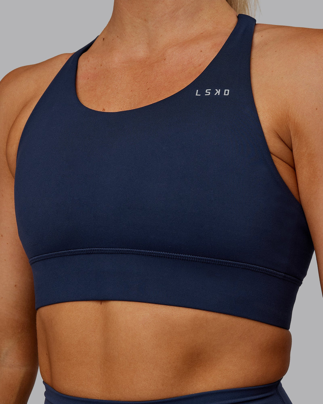Woman wearing Accelerate Sports Bra in Future Navy | Model:Hannah | Size:S