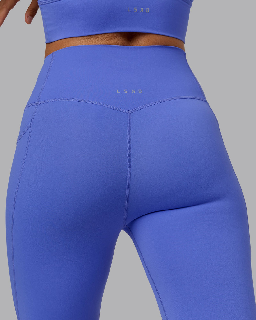 Woman wearing Elixir Ultra High-Rise 3/4 Legging Pockets - Baja Blue | Model:Sophie | Size:S