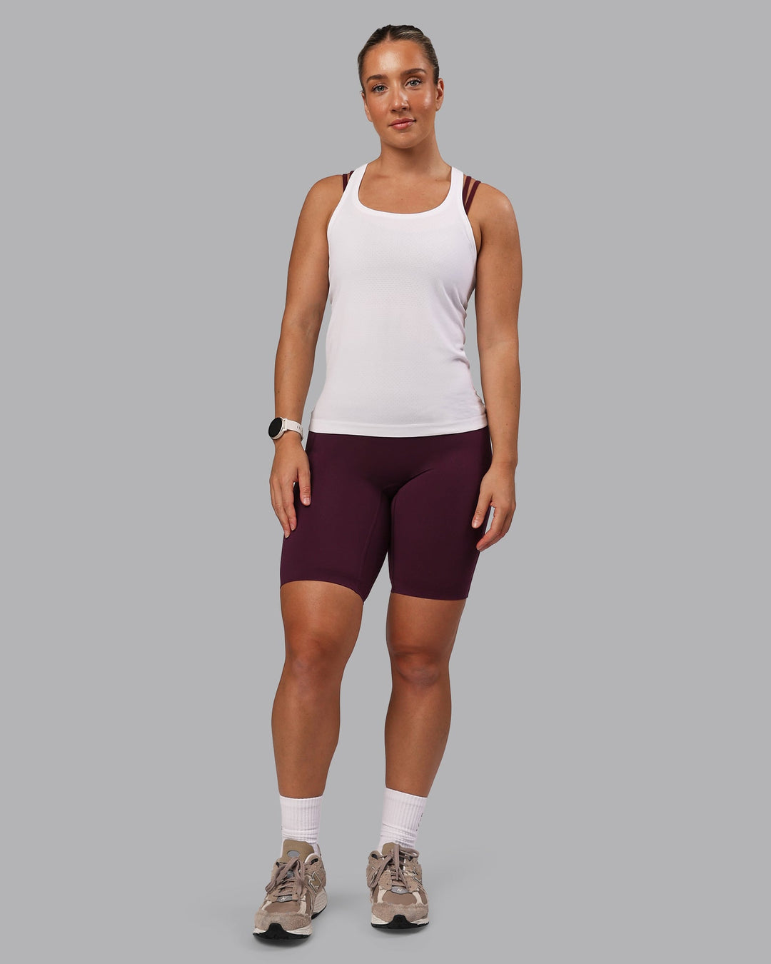 Woman wearing Elixir Ultra High-Rise 9" Short Pockets - Cherry Lacquer