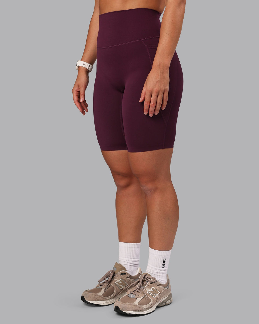 Woman wearing Elixir Ultra High-Rise 9" Short Pockets - Cherry Lacquer