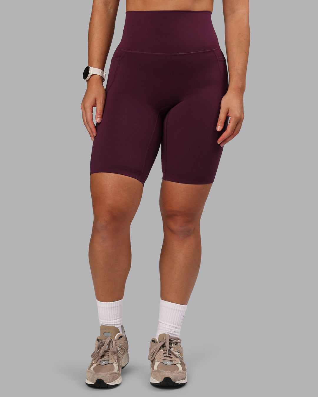 Woman wearing Elixir Ultra High-Rise 9" Short Pockets - Cherry Lacquer