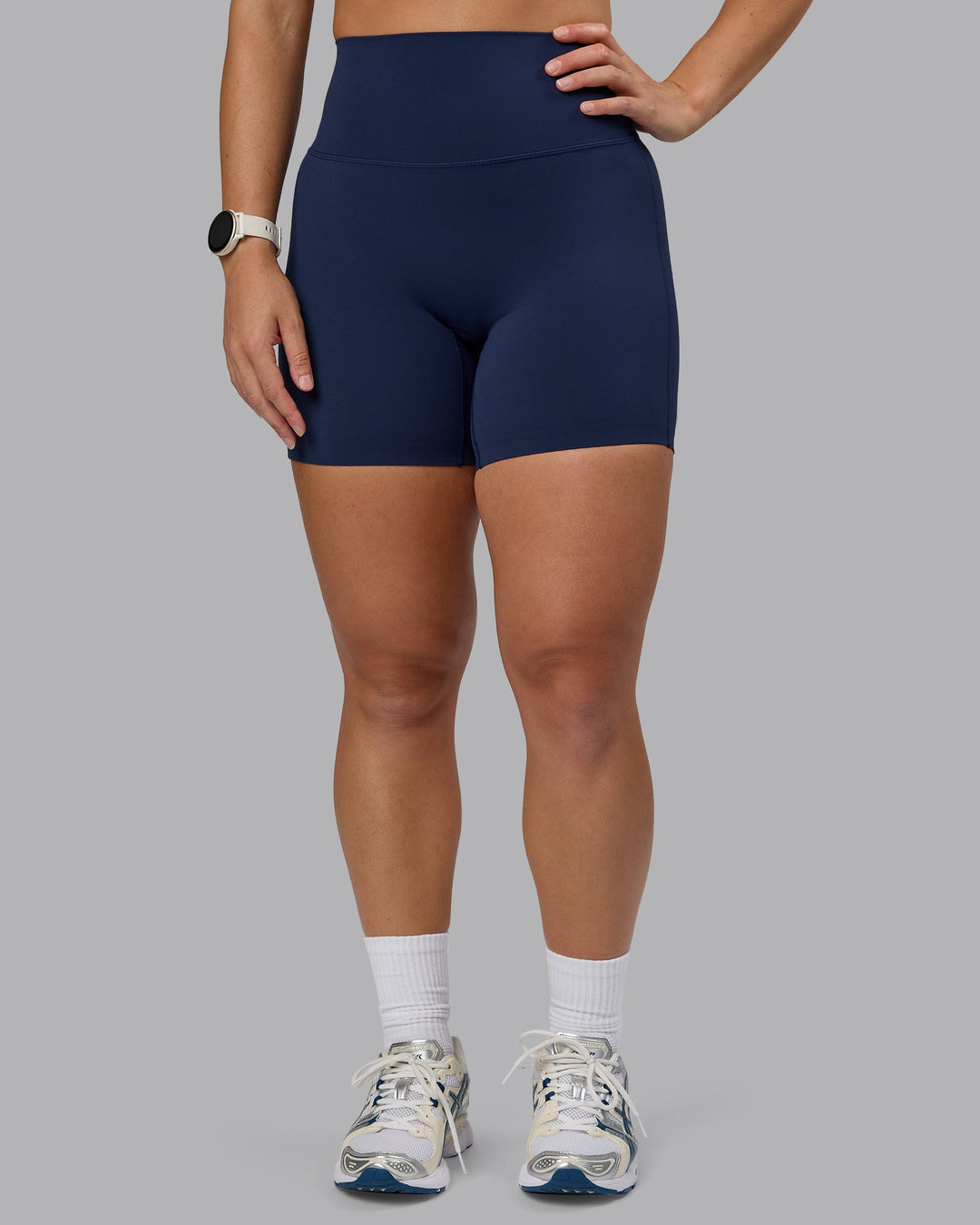 Woman wearing Elixir Ultra High-Rise 6" Short - Future Navy