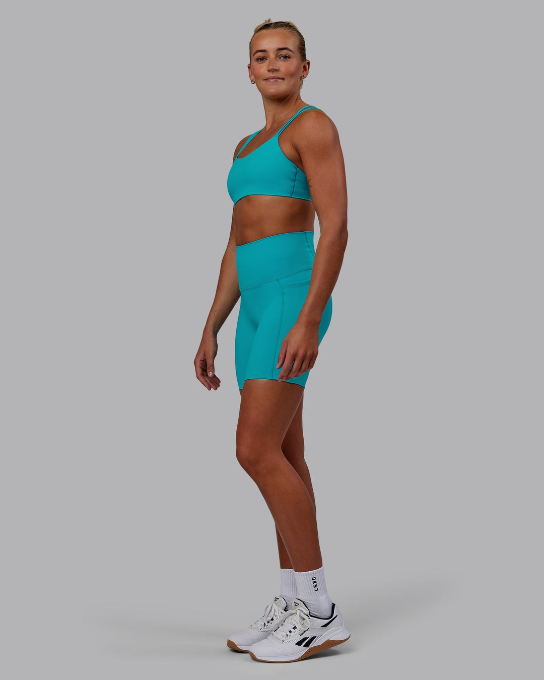 Woman wearing Elixir Ultra High-Rise 6" Short Pockets - Blue Bird