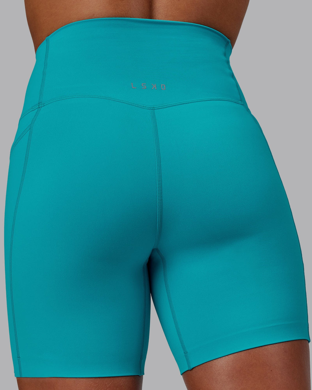 Woman wearing Elixir Ultra High-Rise 6" Short Pockets - Blue Bird