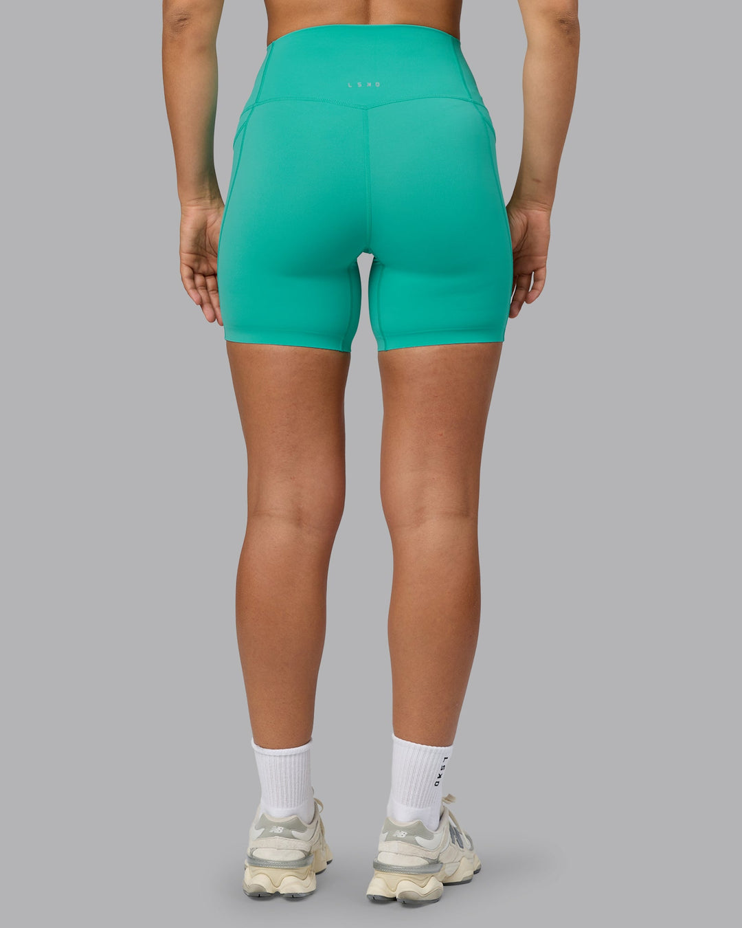 Woman wearing Elixir Ultra High-Rise 6" Short Pockets - Atlantis