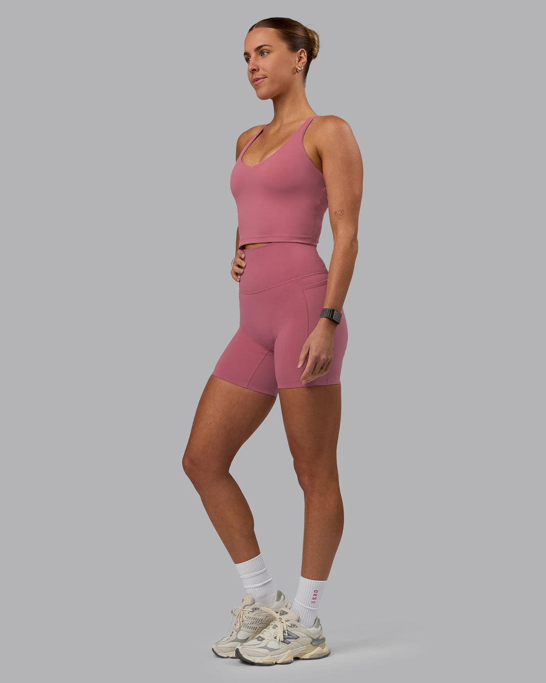 Woman wearing Elixir Ultra High-Rise 6" Short Pockets - Mauve Haze