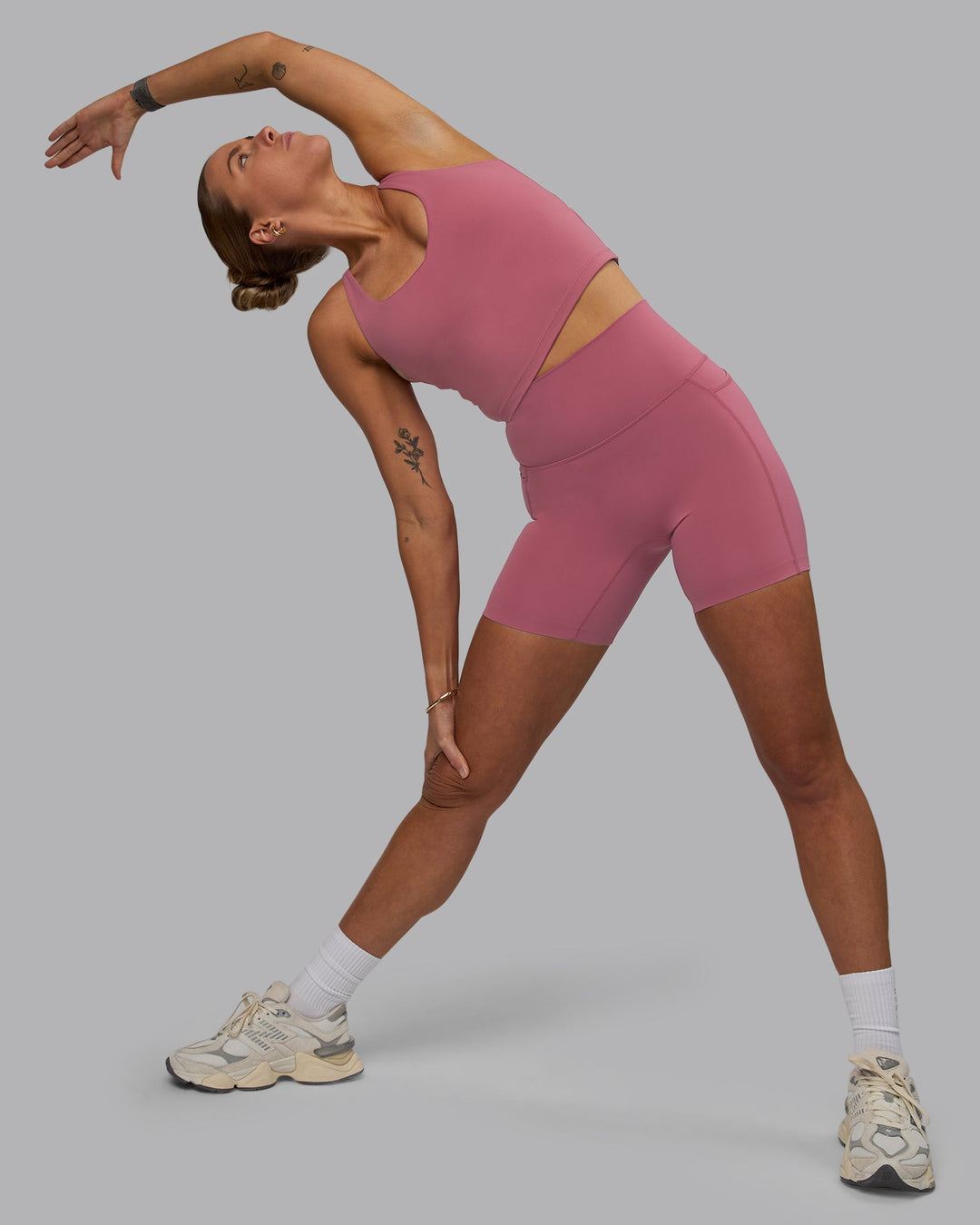 Woman wearing Elixir Ultra High-Rise 6" Short Pockets - Mauve Haze