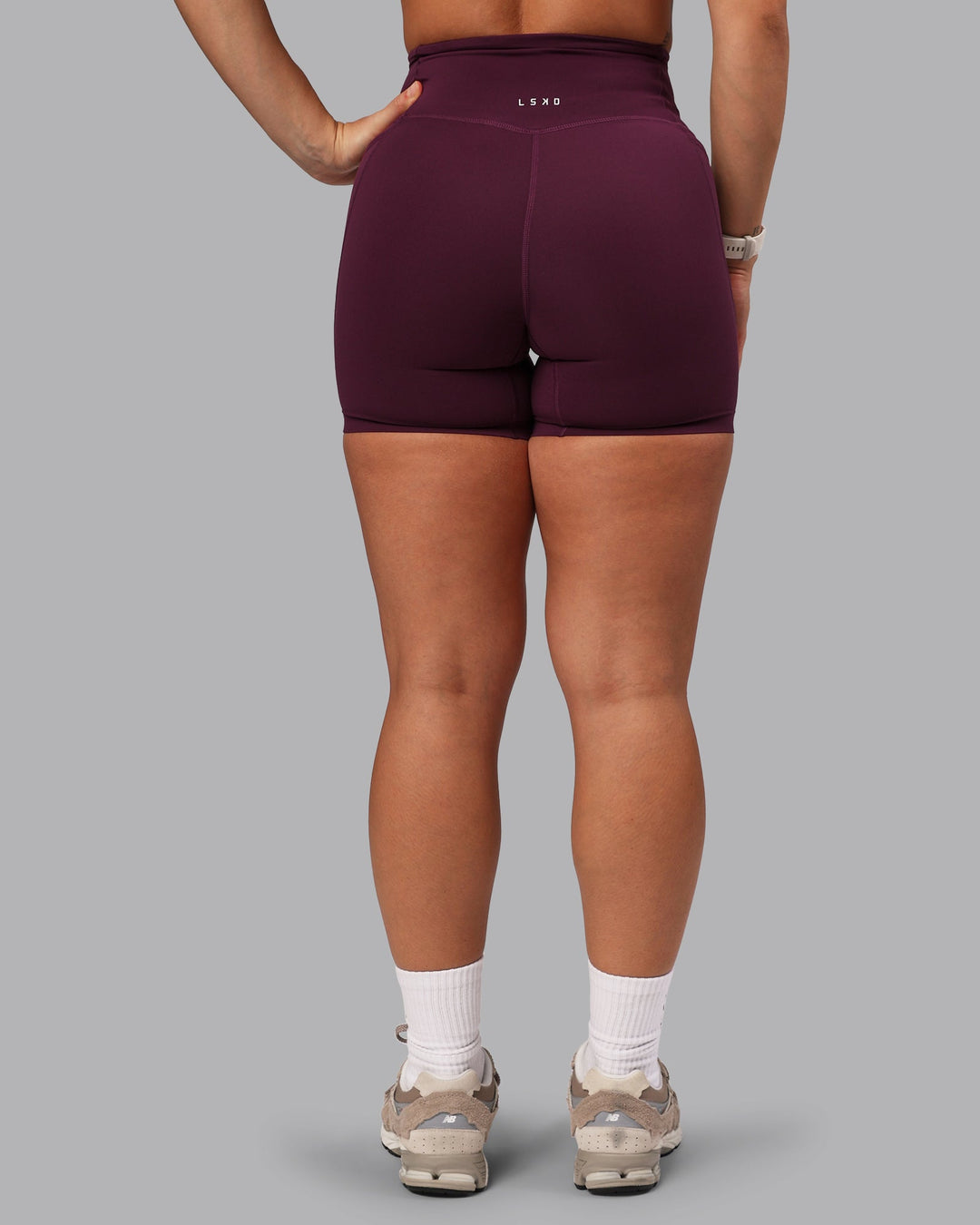 Woman wearing Elixir Ultra High-Rise 6" Short Pockets - Cherry Lacquer