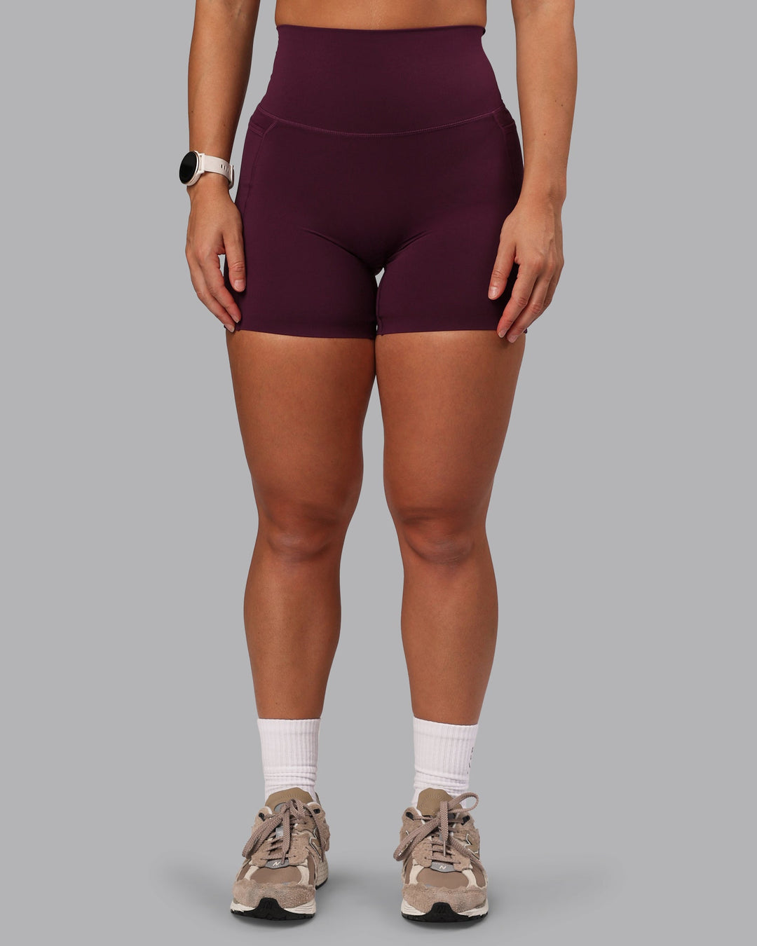 Woman wearing Elixir Ultra High-Rise 6" Short Pockets - Cherry Lacquer