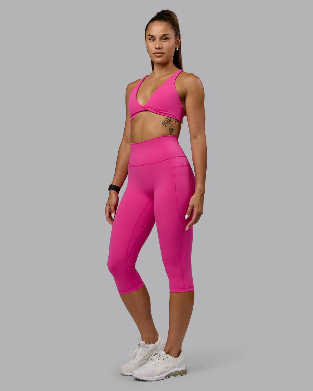 Woman wearing Fusion Ultra High-Rise 3/4 Legging Pockets - Fuchsia Pink | Model:Vanessa | Size:S