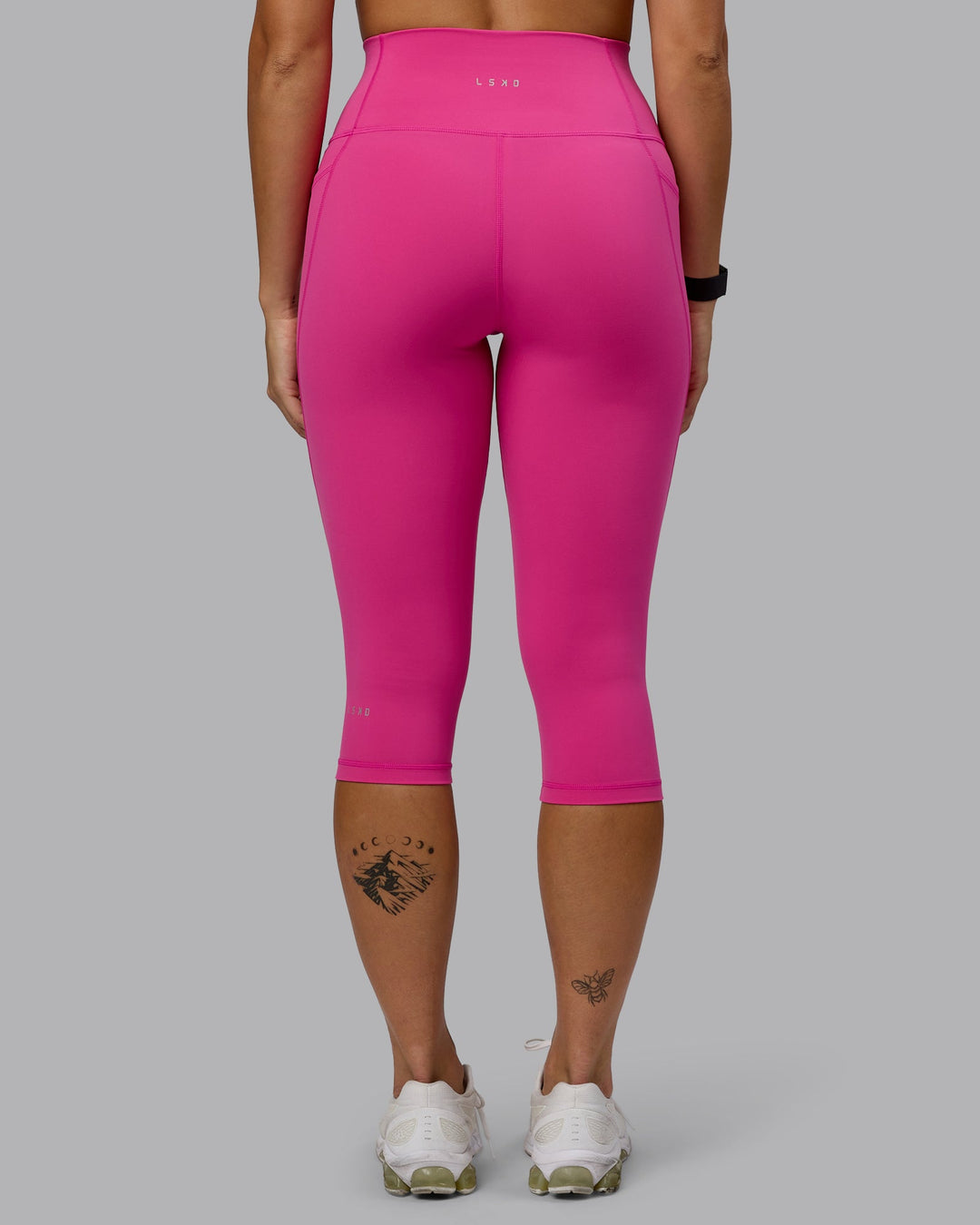Woman wearing Fusion Ultra High-Rise 3/4 Legging Pockets - Fuchsia Pink | Model:Vanessa | Size:S