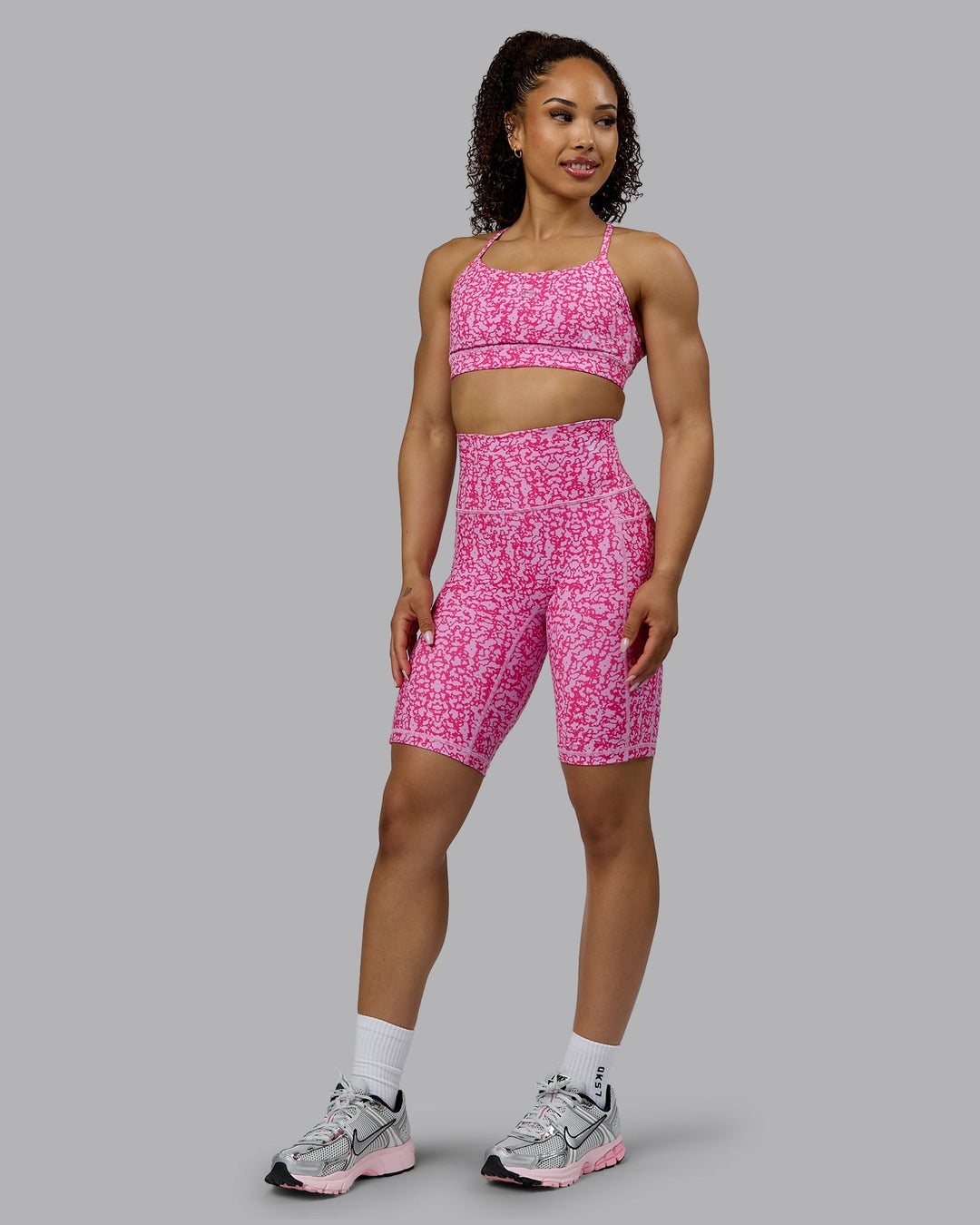 Woman wearing Fusion Ultra High-Rise 9" Short Pockets - Patina-Ultra Pink | Model:Tarnie | Size:S