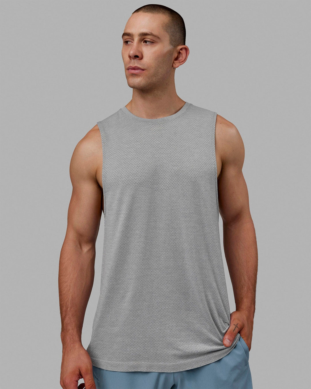 Wan wearing AeroFLX+ Seamless Muscle Tank - Light Grey Marl