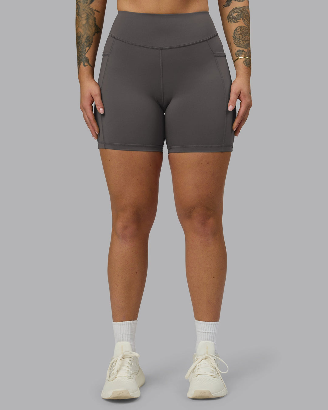 Woman wearing Elite High-Rise 6" Short Pockets - Dark Storm | Model:Robyn | Size:S