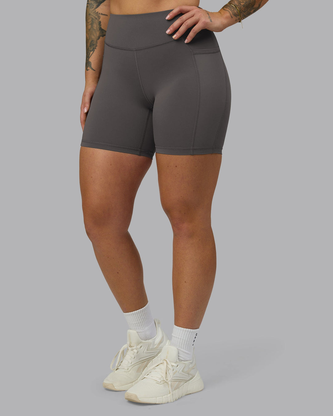 Woman wearing Elite High-Rise 6" Short Pockets - Dark Storm | Model:Robyn | Size:S