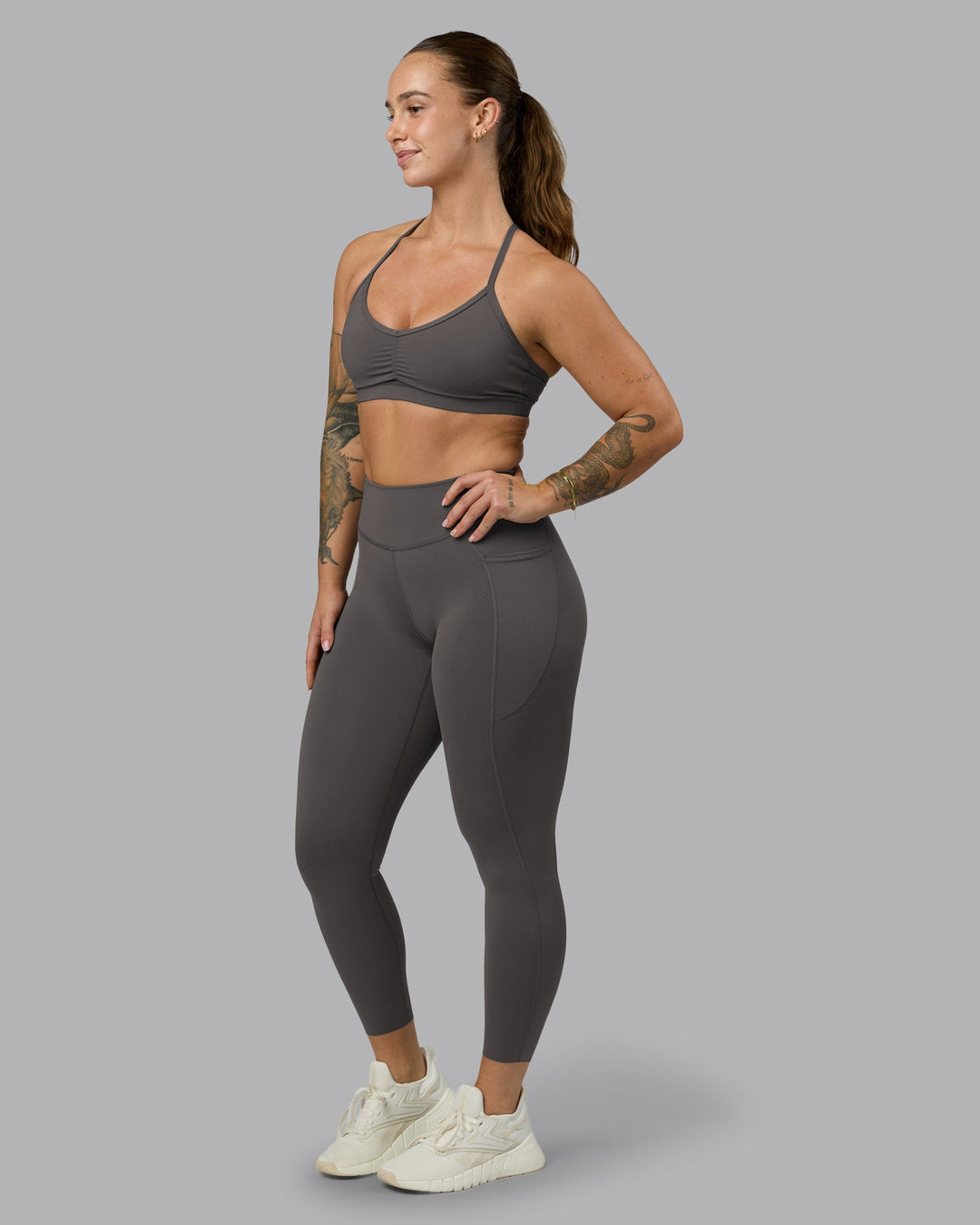 Woman wearing Elite High-Rise 7/8 Legging Pockets - Dark Storm | Model:Robyn | Size:S