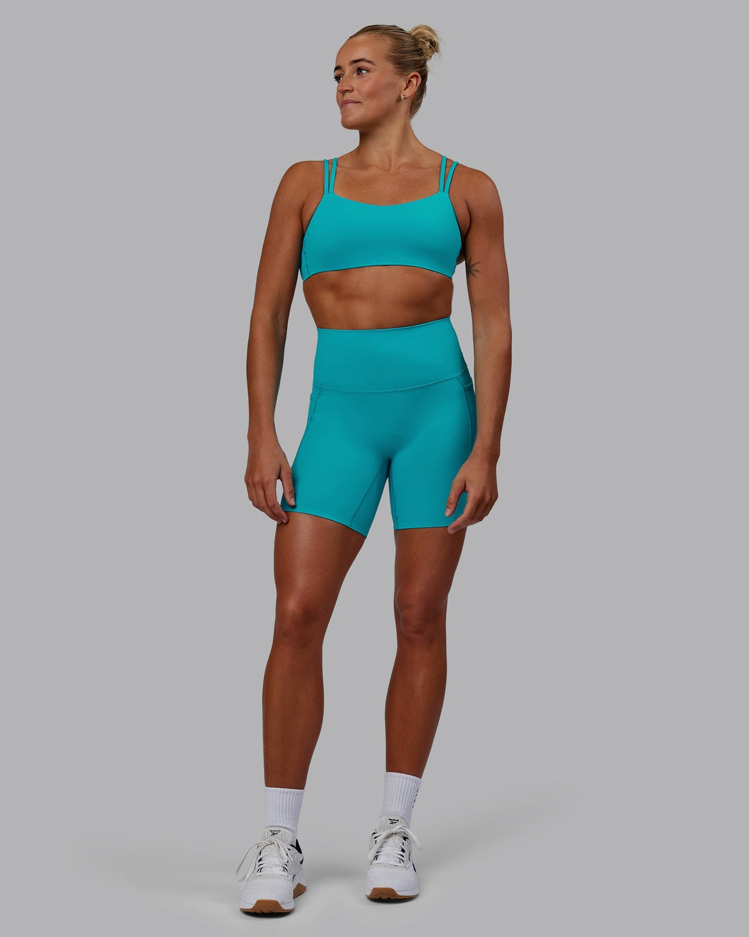 Woman wearing Elixir Ultra High-Rise 6" Short Pockets - Blue Bird