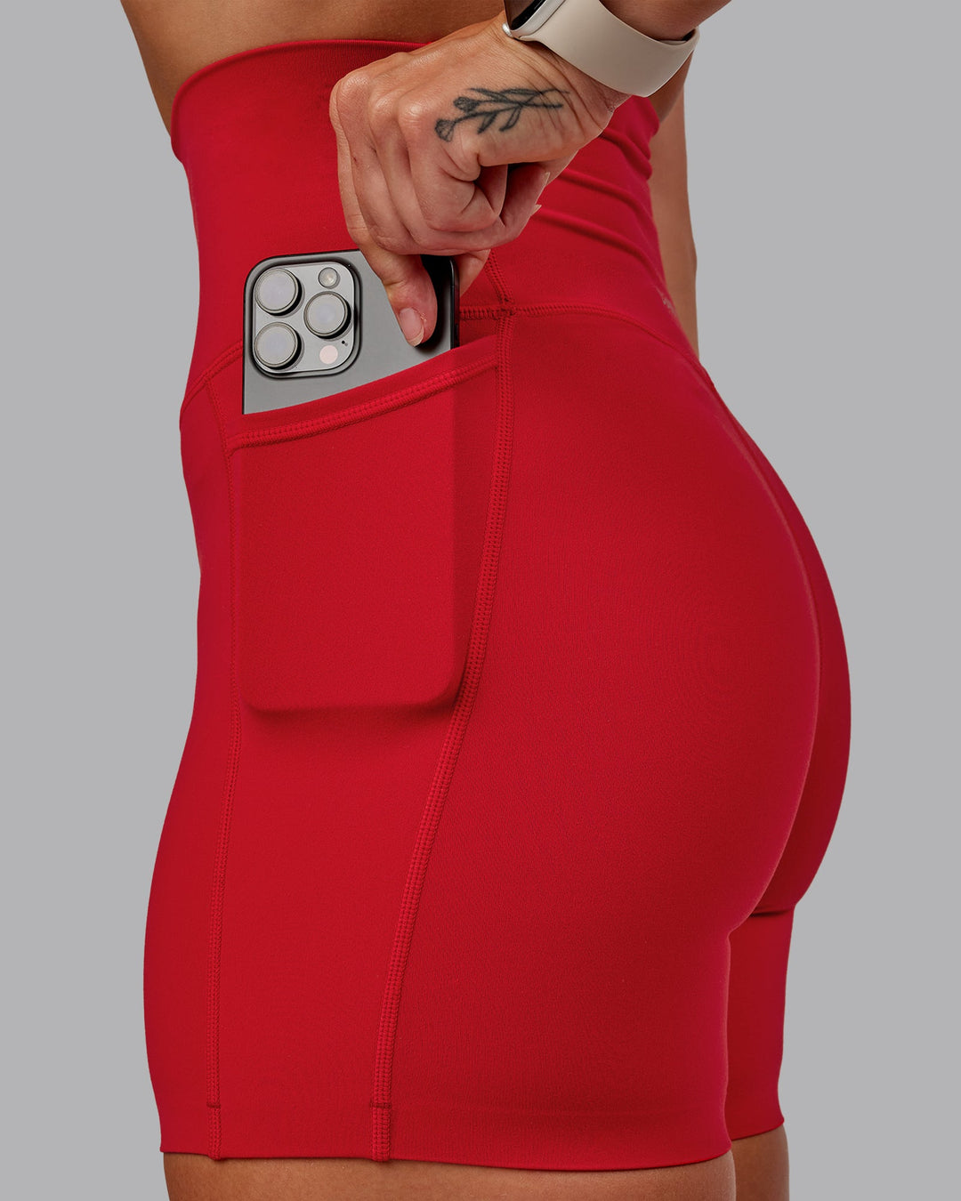 Woman wearing Elixir Ultra High-Rise 6" Short Pockets in Flame | Size:S