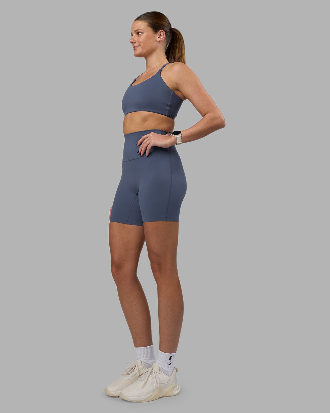 Woman wearing Elixir Ultra High-Rise 6" Short - Night Shadow | Model:Phoebe | Size:S