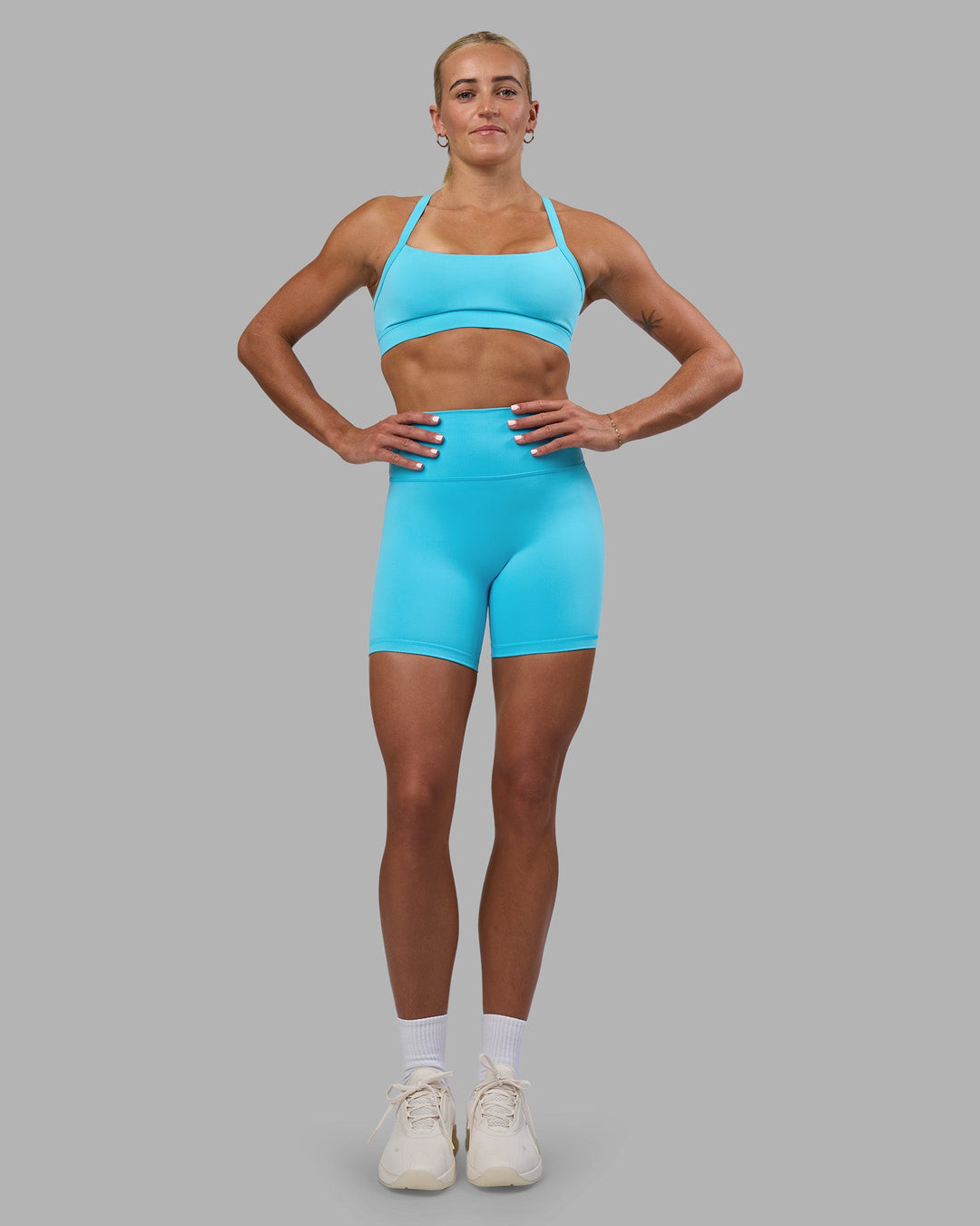 Woman wearing Fusion Ultra High-Rise 6" Short - Blue Atoll | Model:Katie | Size:S