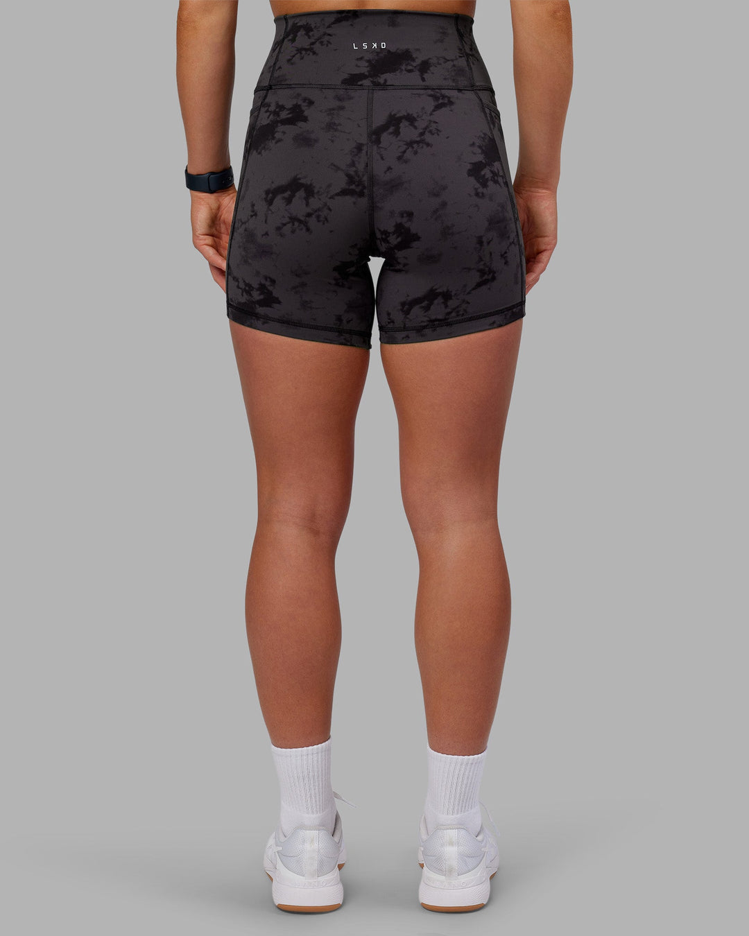 Woman wearing Fusion Ultra High-Rise 6" Short Pockets - Black Tie Dye | Model:Keisha | Size:S