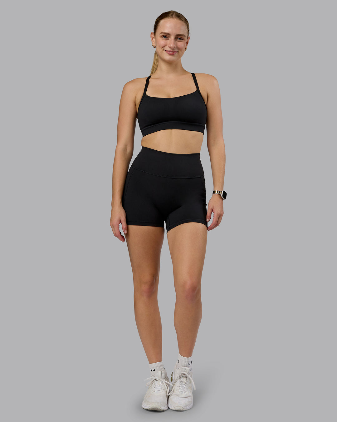 Woman wearing Momentum Sports Bra D/DD/E - Black | Model:Lillie | Size:S