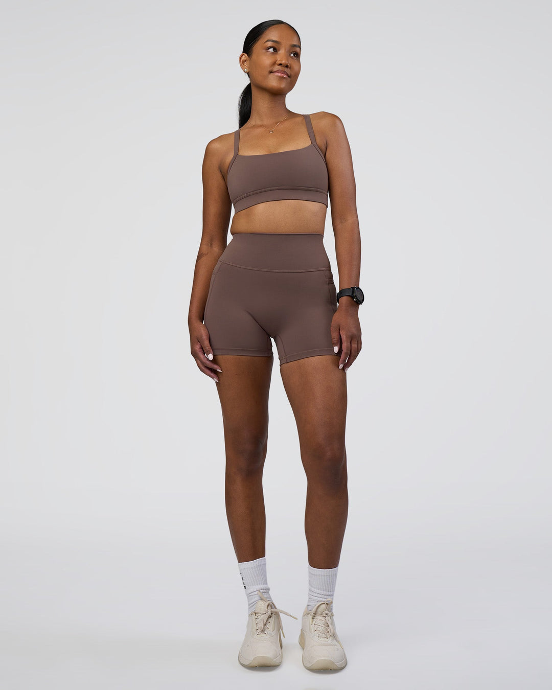 Woman wearing Momentum Sports Bra - Peppercorn | Model:Rica | Size:S