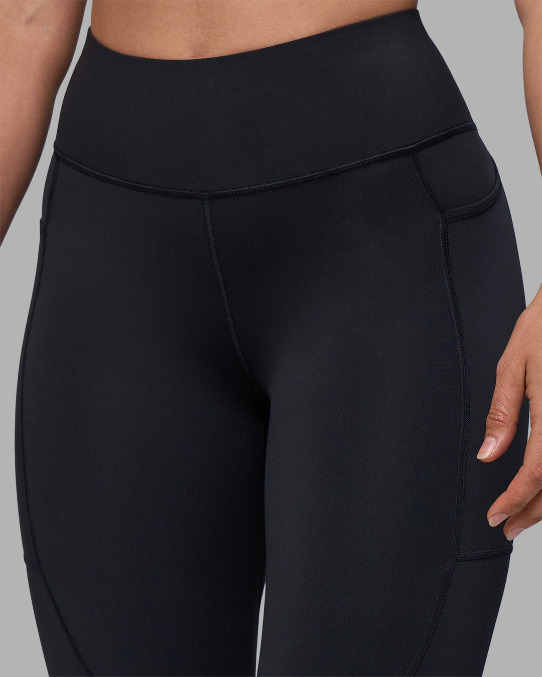 Woman wearing Rep Ultra High-Rise 7/8 Legging Pockets - Black-Blue Atoll | Model:Sophie | Size:S