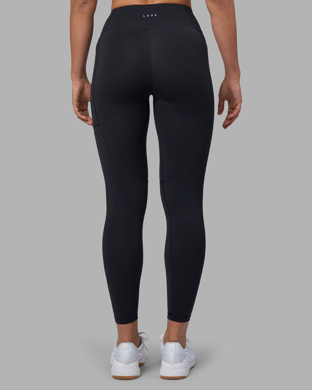 Woman wearing Rep Ultra High-Rise 7/8 Legging Pockets - Black-Blue Atoll | Model:Sophie | Size:S