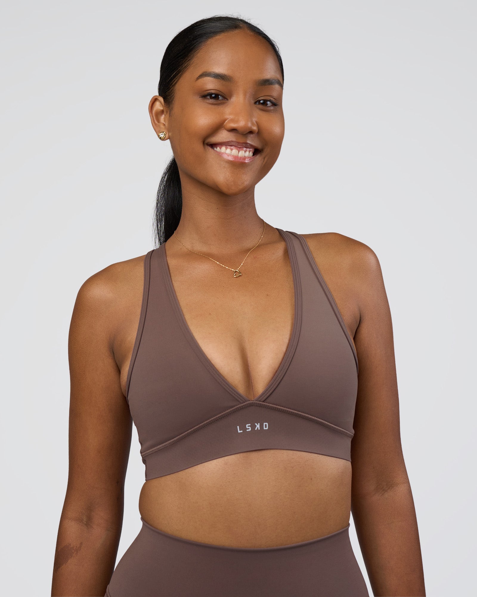 Woman wearing Stamina Sports Bra - Peppercorn | Model:Rica | Size:S