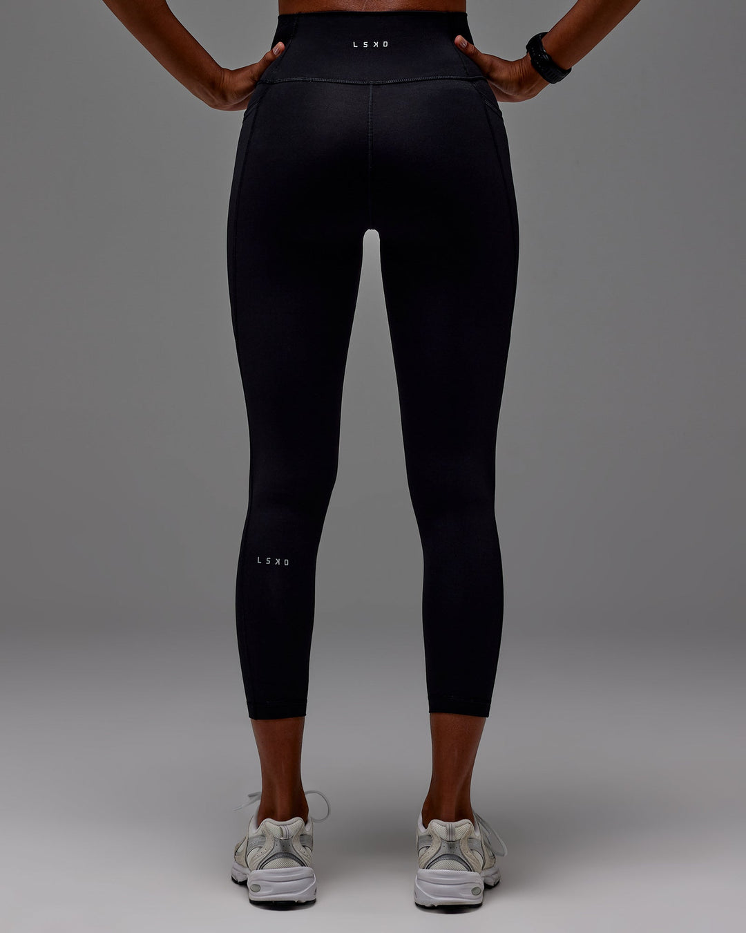 Woman wearing Fusion Ultra High-Rise 7/8 Legging Pockets - Black | Model:Txai | Size:XS