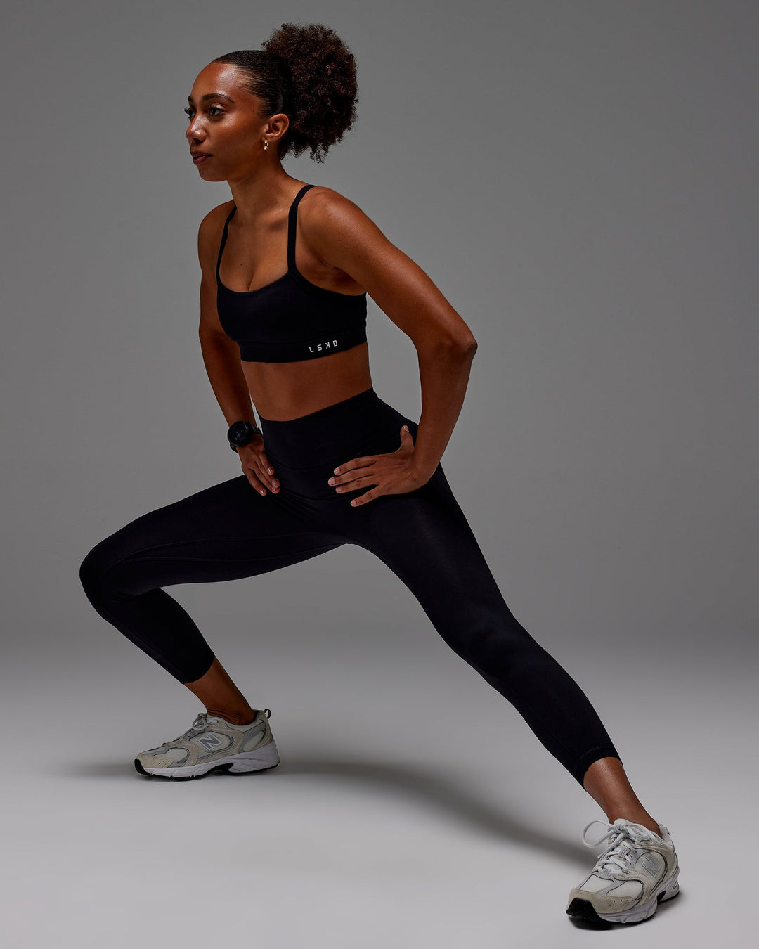 Woman wearing Fusion Ultra High-Rise 7/8 Legging Pockets - Black | Model:Txai | Size:XS