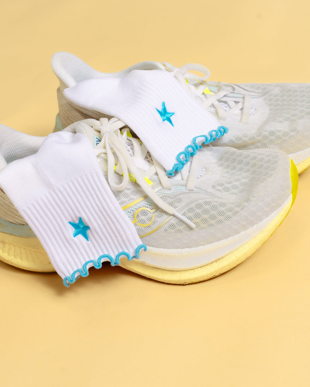 Flatlay GG - Fast Frill Quarter Sock - GG- White-Baltic Sea
