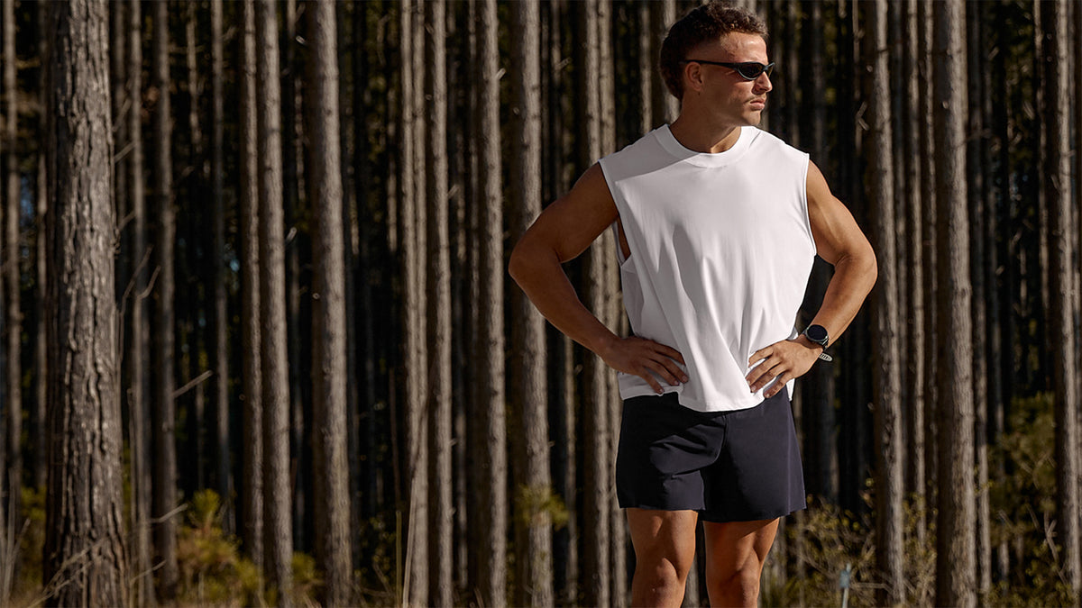 Combining the barely-there feel of our UltraAir short with secure zip pockets and freecut hems, this short delivers distraction-free running freedom. Its refined, minimal aesthetic makes it perfect for both high-mileage efforts and post-run cafe catchups.