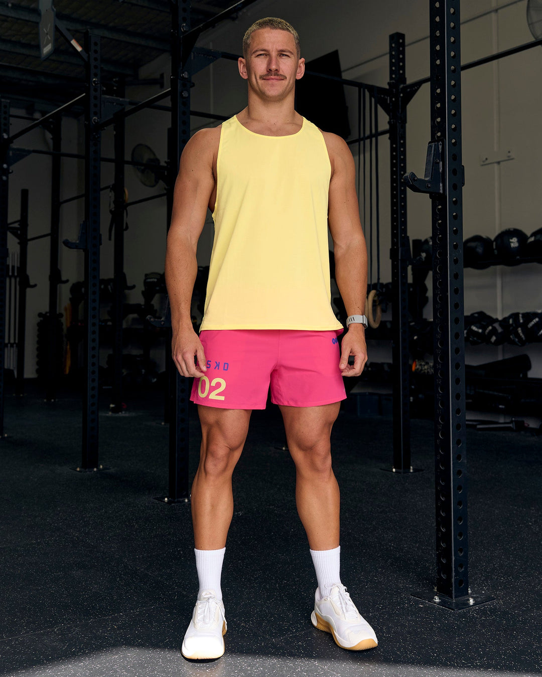 Man wearing Pace Running Tank 3.0  - Lemon - view 5