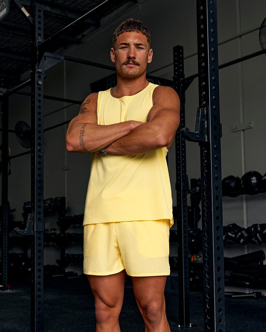 Man wearing Pace Running Tank 3.0  - Lemon - view 8