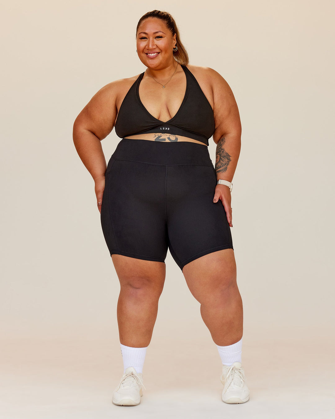 Woman wearing Stamina Sports Bra (D/DD/E) - Black | Model:Lilz | Size:2XL