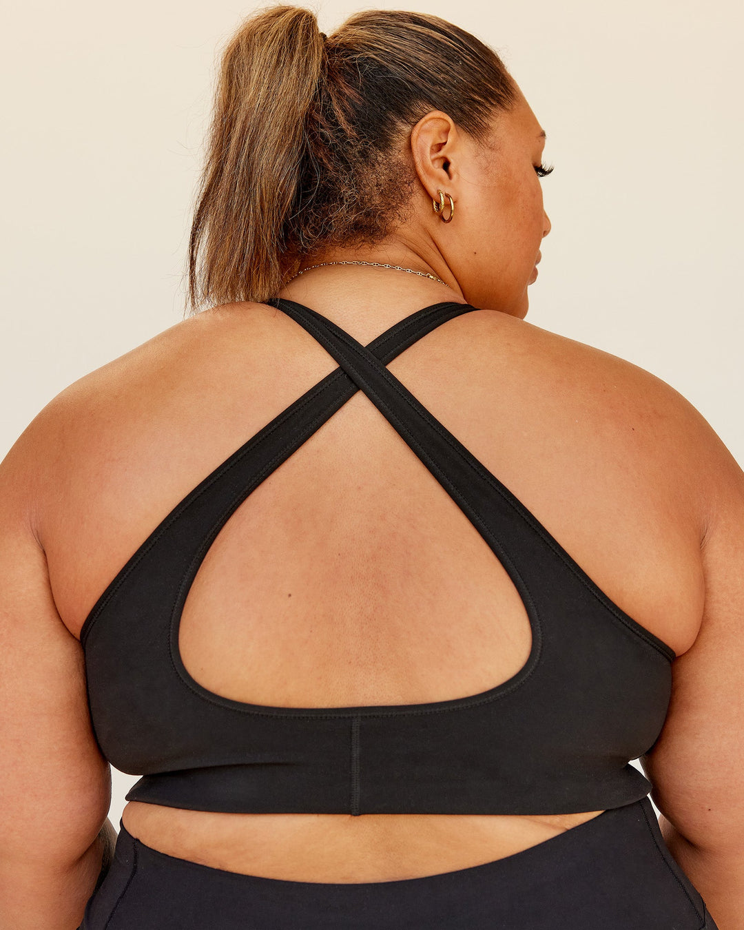 Woman wearing Stamina Sports Bra (D/DD/E) - Black | Model:Lilz | Size:2XL