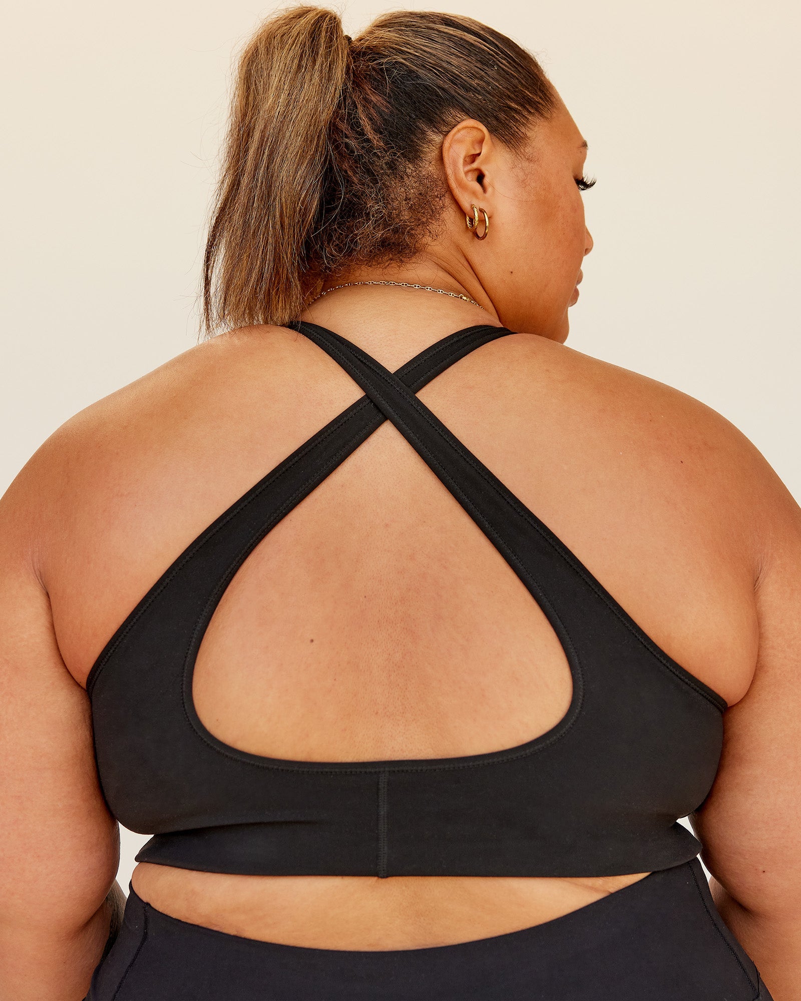 Woman wearing Stamina Sports Bra (D/DD/E) - Black | Model:Lilz | Size:2XL